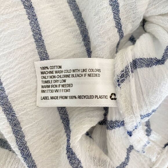 Merona Women's L Sleeveless White Blue Striped Semi Sheer Button Down Blouse - Picture 6 of 6